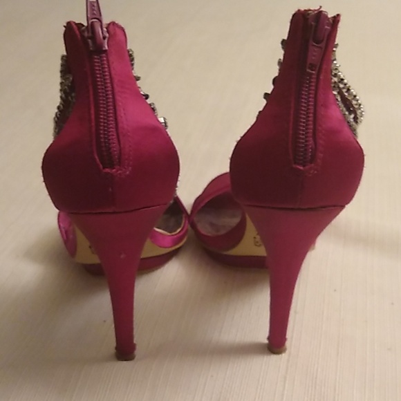 Gorgeous Zigi Soho satin bejeweled heels - Picture 2 of 7